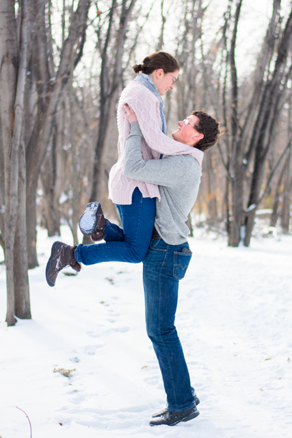 winter engagement photo inspiration -- fargo north dakota engagement photography -- Lindenwood Park